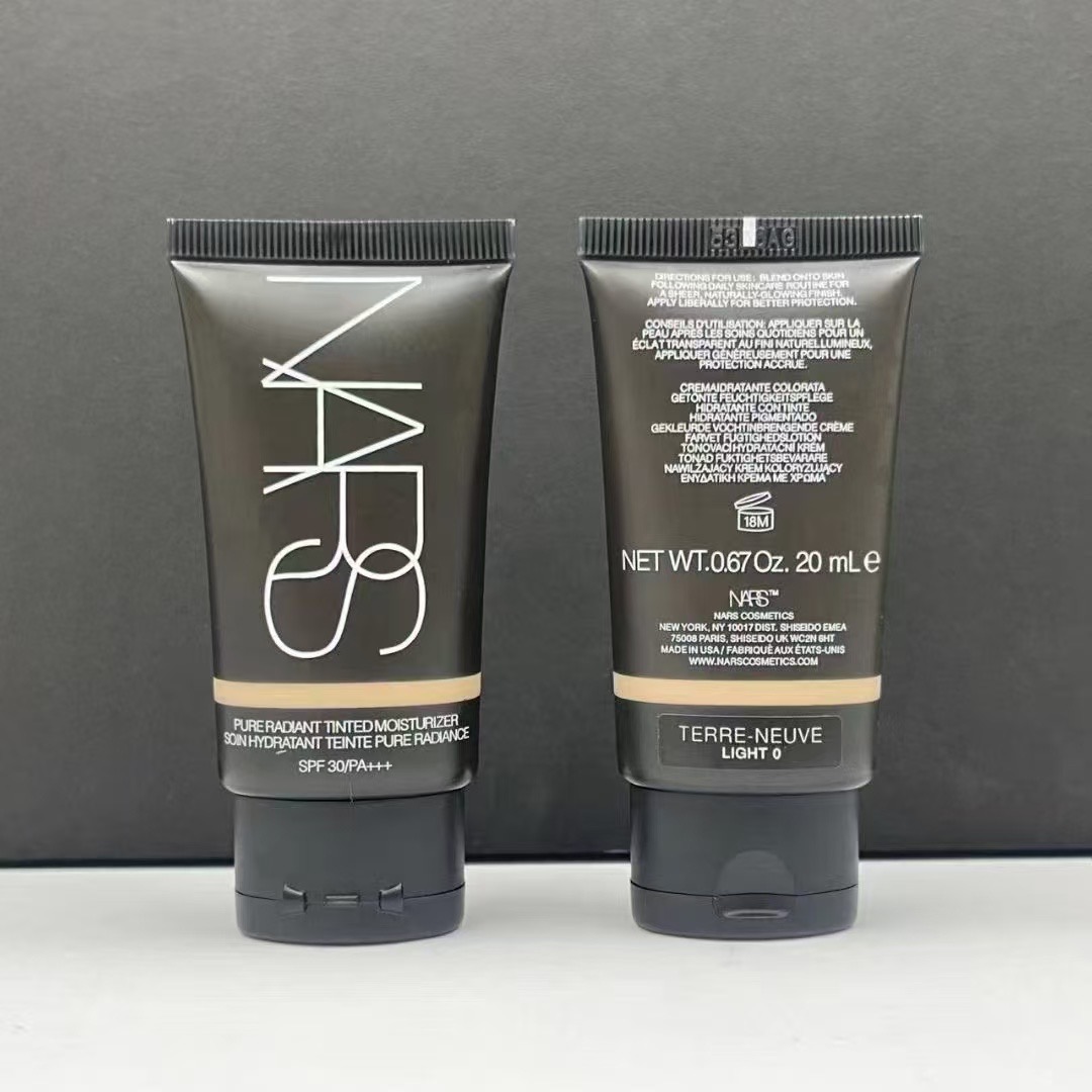 NARS Pure Radiant Tinted Moisturizer SPF 30/PA+++ – Terre-Neuve (Light 0)