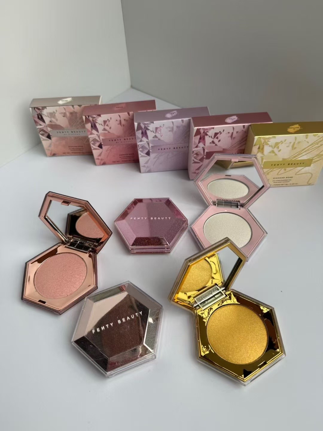 Fenty Beauty Diamond Bomb All-Over Diamond Veil Highlighter