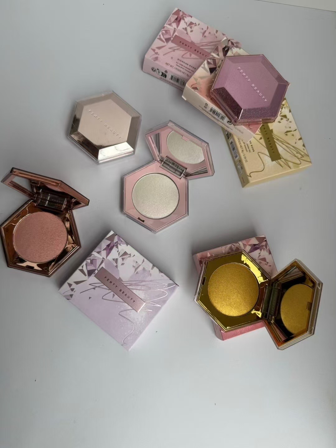 Fenty Beauty Diamond Bomb All-Over Diamond Veil Highlighter