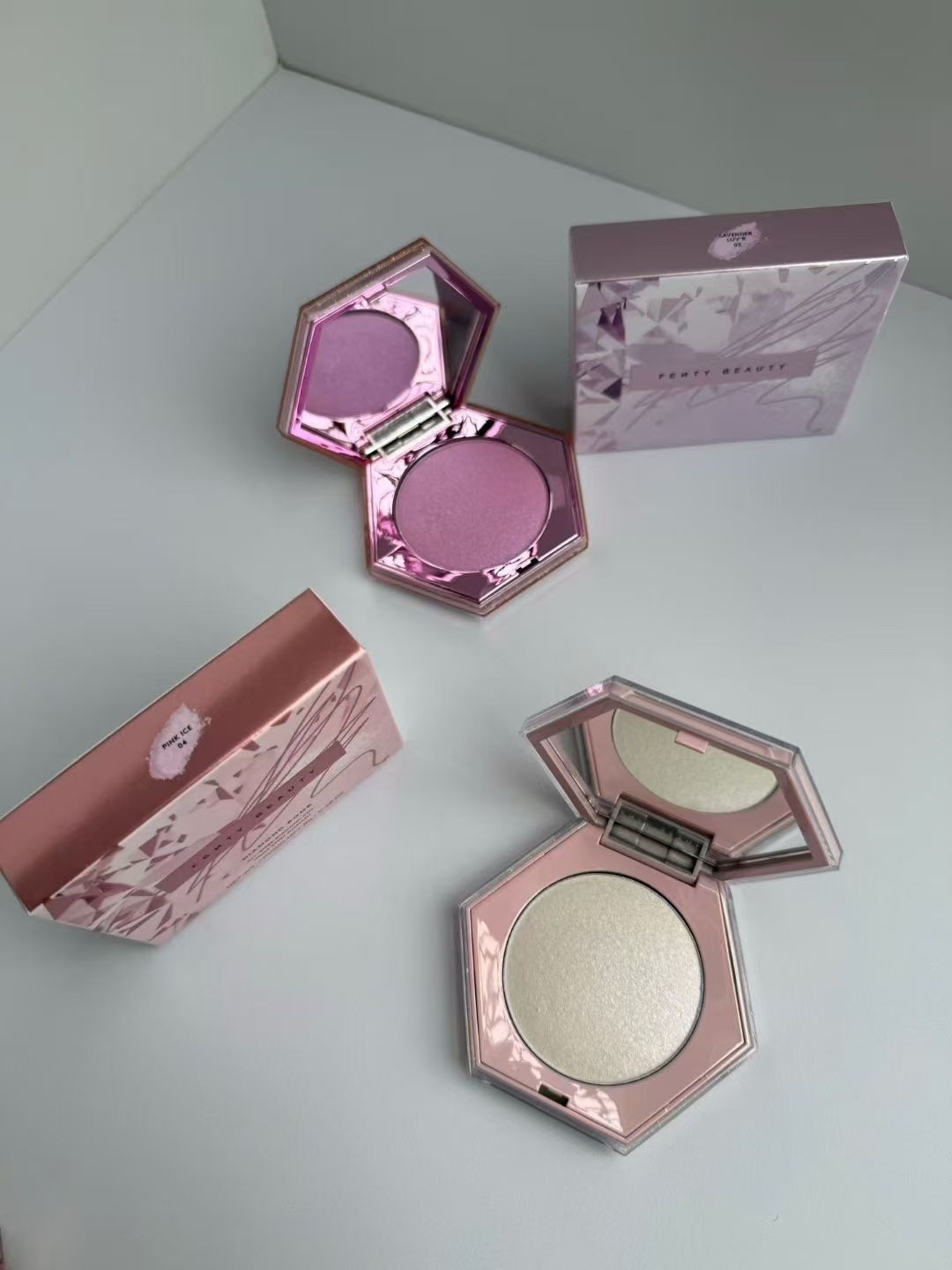 Fenty Beauty Diamond Bomb All-Over Diamond Veil Highlighter